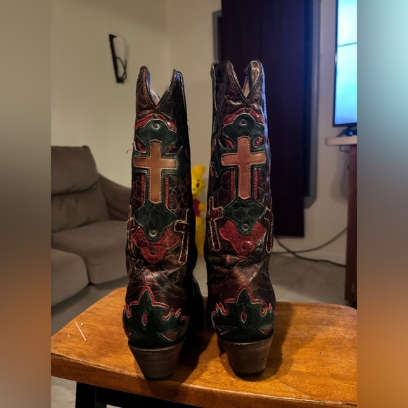 Vintage Corral Western Cowboy Boots with Cross Design - Picture 4 of 9